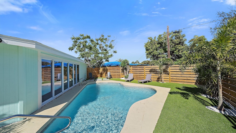 Coastal Cottage 2 Bedroom Home