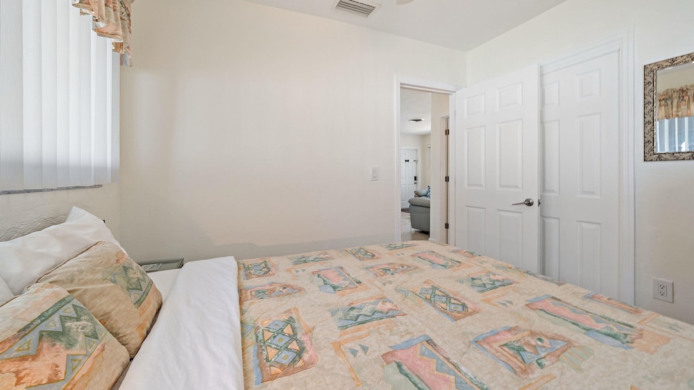 Siesta Treasure #3 2 Bedroom Condo