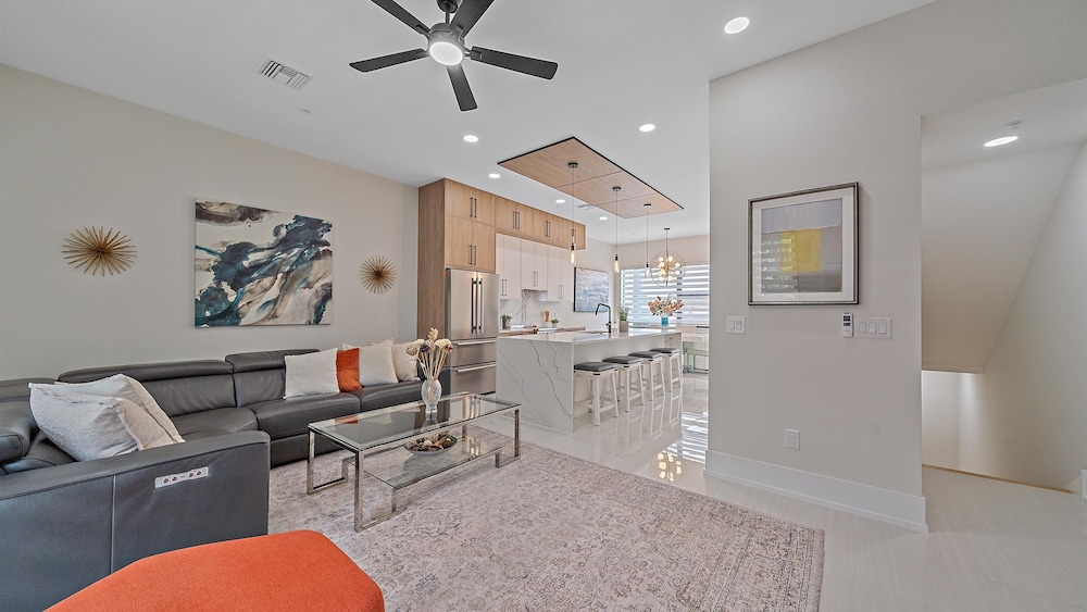 Coastal Moderne 2 Bedroom Townhouse