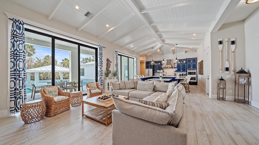 Dream Island 8 Bedroom Home