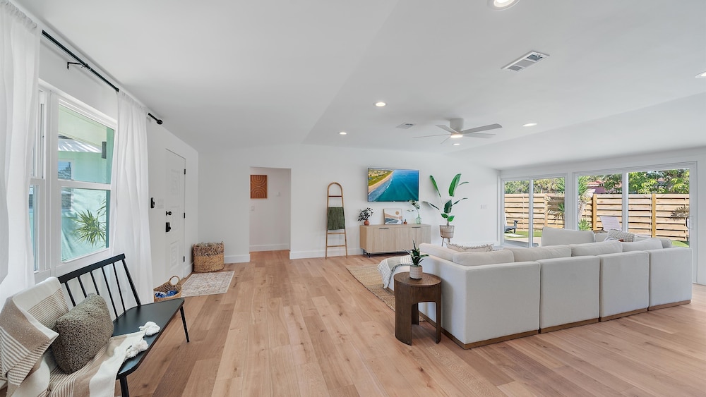 Coastal Cottage 2 Bedroom Home