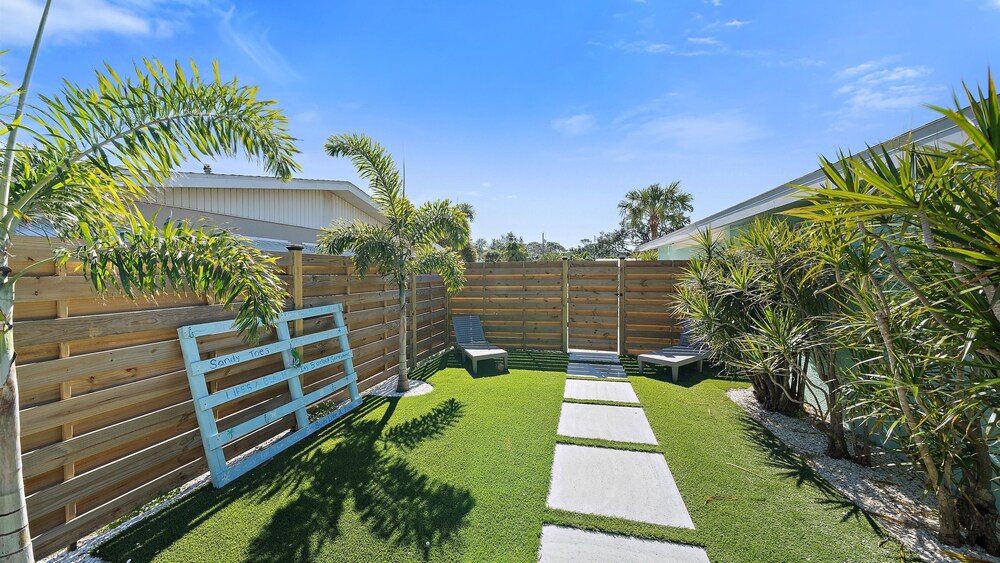 Coastal Cottage 2 Bedroom Home