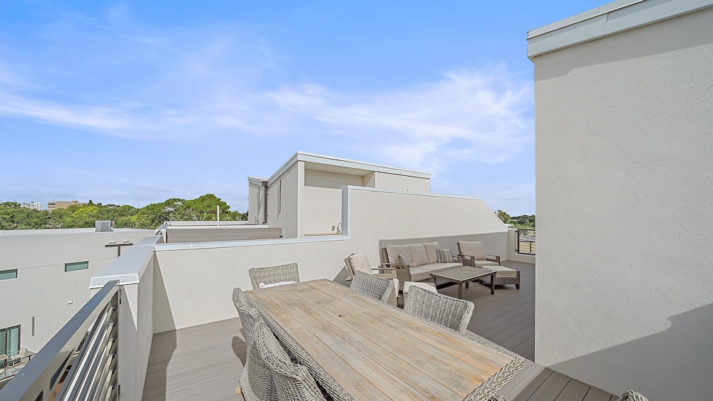 Coastal Moderne 2 Bedroom Townhouse