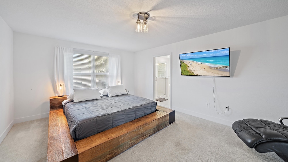 Urban Minimalist Escape 4 Bedroom Home