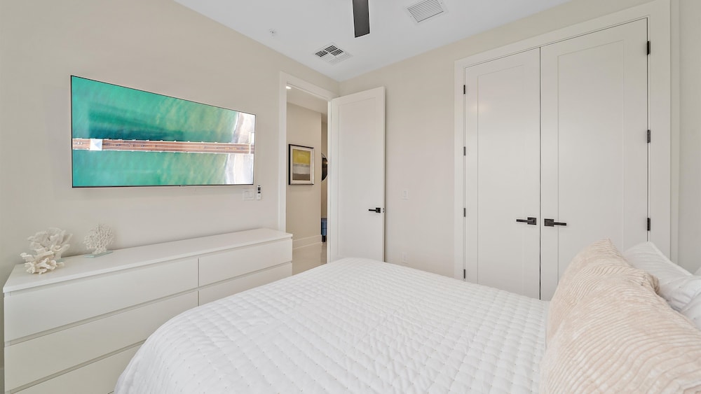 Coastal Moderne 2 Bedroom Townhouse