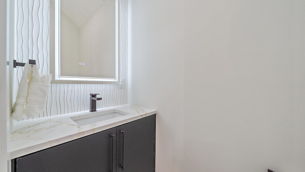 Coastal Moderne 2 Bedroom Townhouse