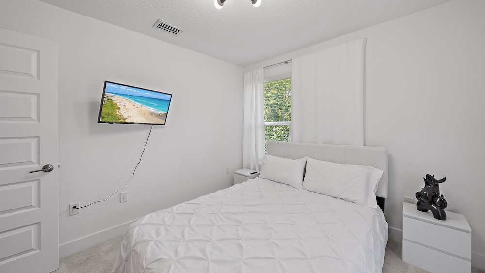 Urban Minimalist Escape 4 Bedroom Home