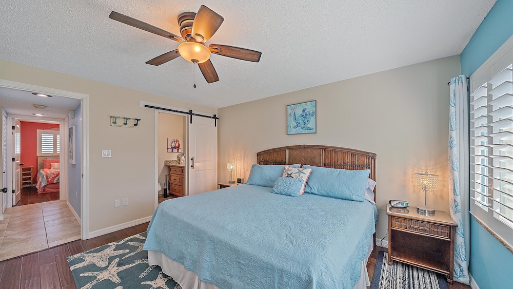 Sea Winds On Siesta 2 Bedroom Condo by RedAwning