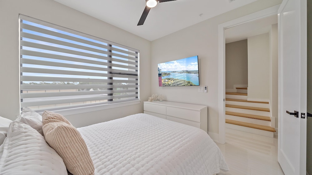 Coastal Moderne 2 Bedroom Townhouse