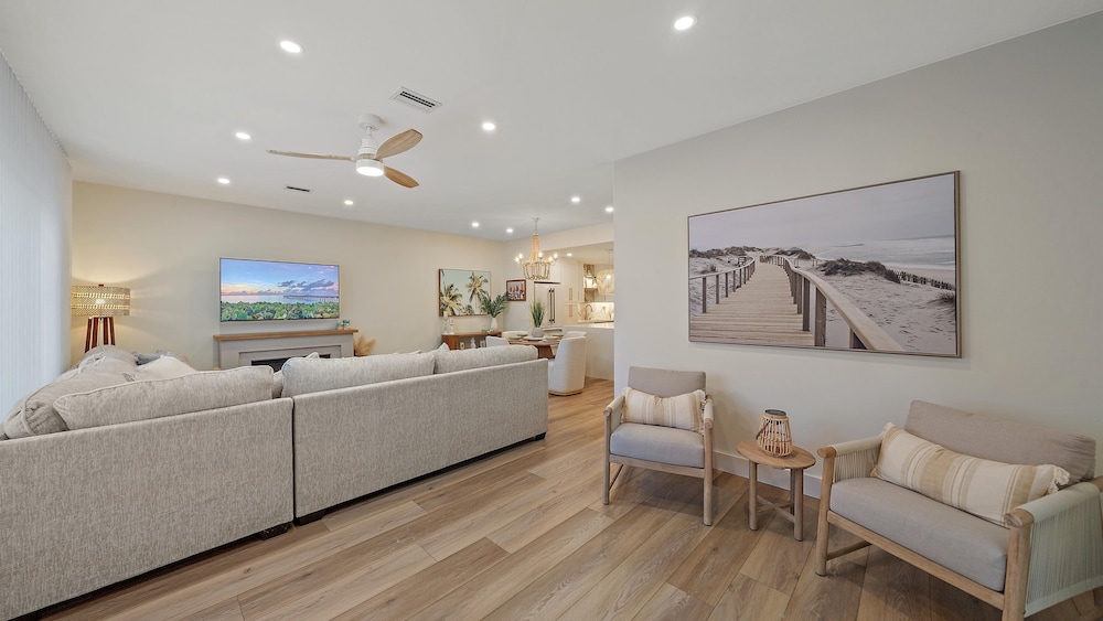 The Beach House 2 Bedroom Condo