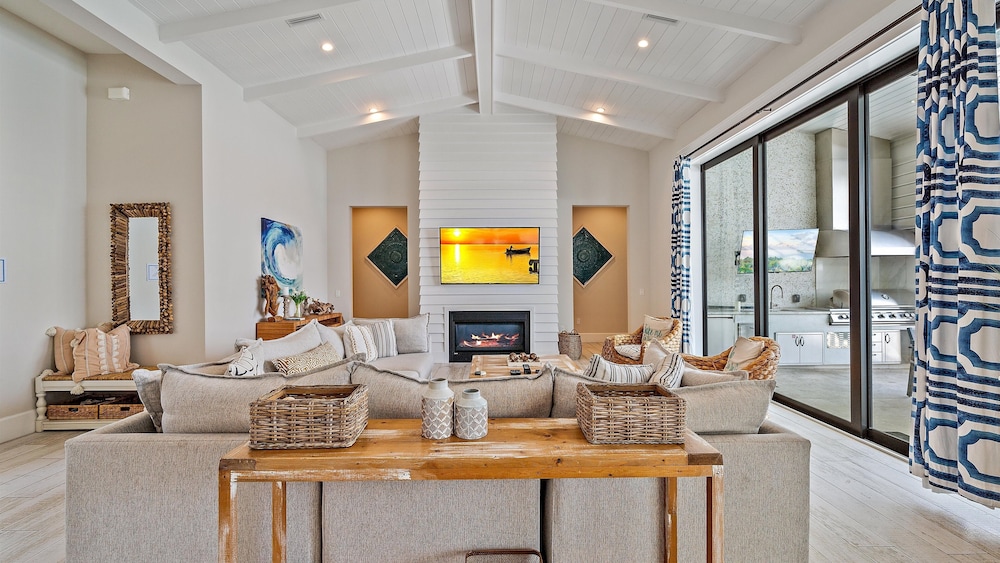 Dream Island 8 Bedroom Home