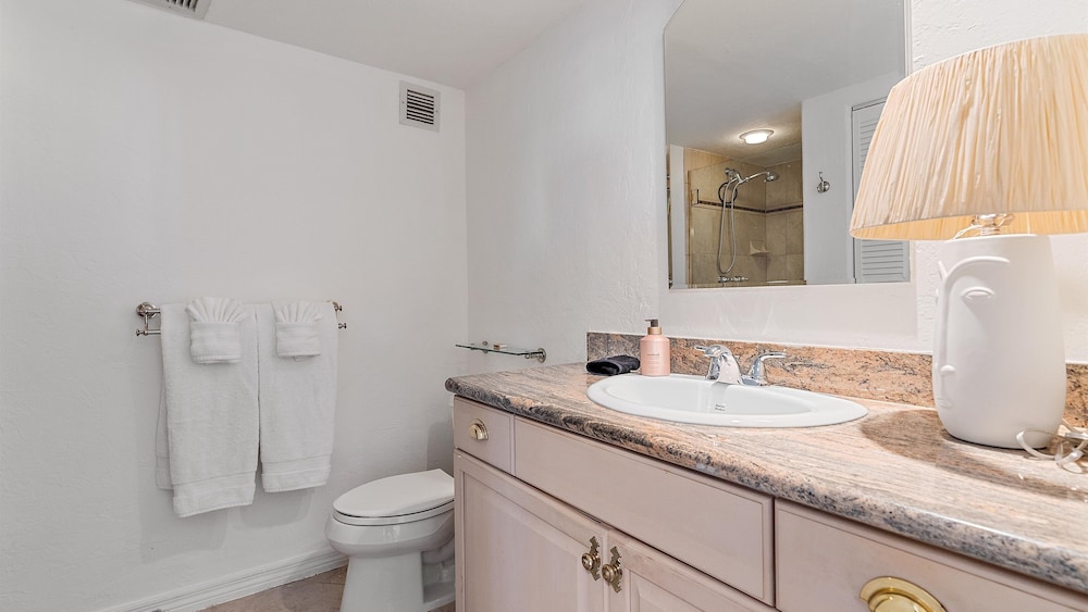 Imperial Sunsets On Siesta 2 Bedroom Condo by RedAwning view 5