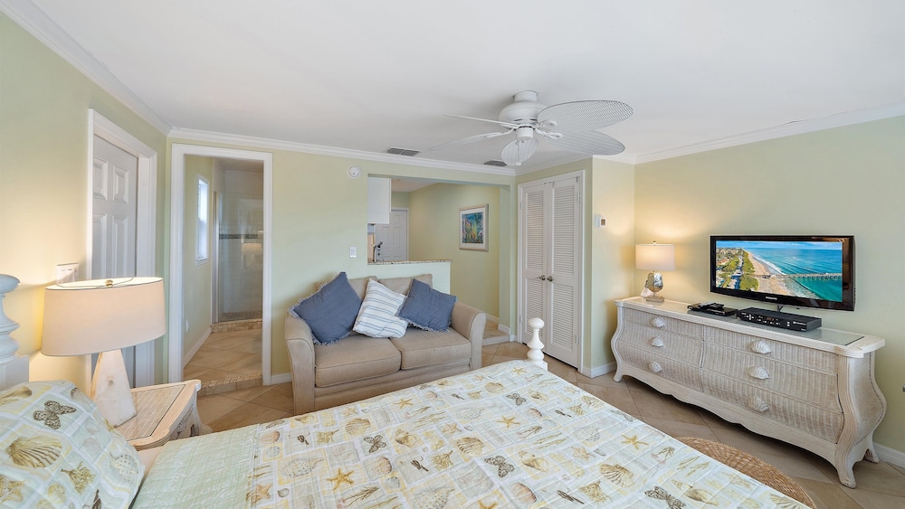 Las Hermanas 4 1 Bedroom Studio by RedAwning view 4