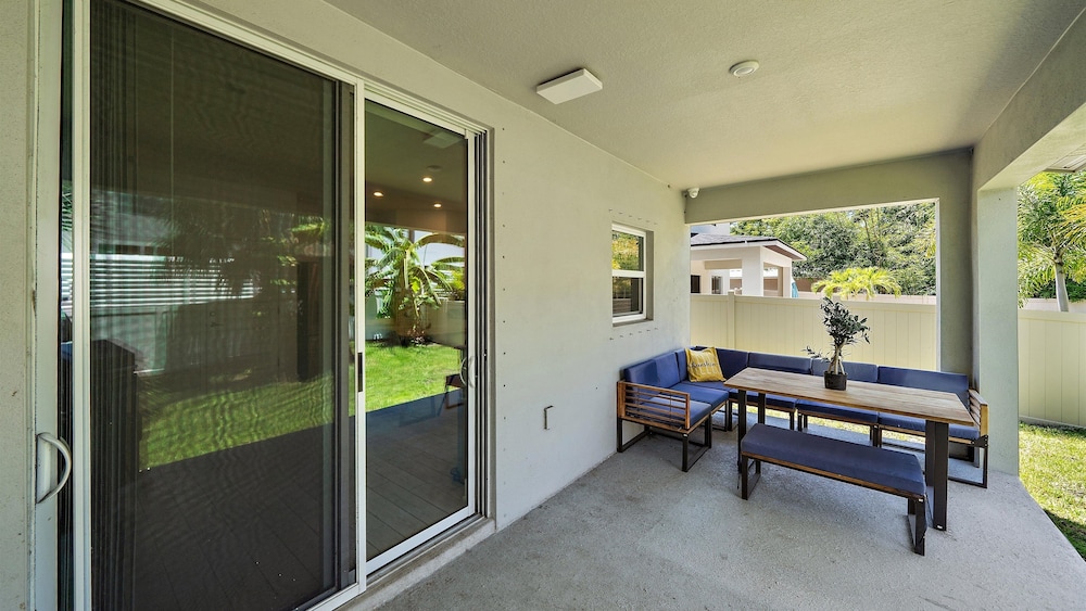Urban Minimalist Escape 4 Bedroom Home