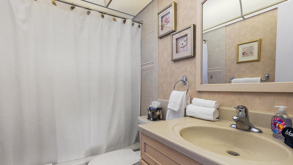 Beach Harbor Hideaway 1 Bedroom Condo by RedAwning view 5