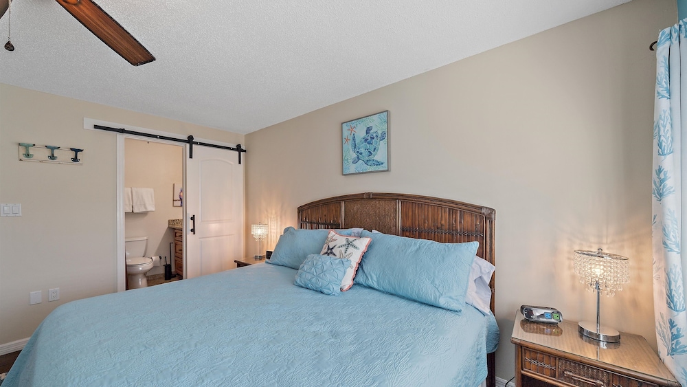 Sea Winds On Siesta 2 Bedroom Condo by RedAwning