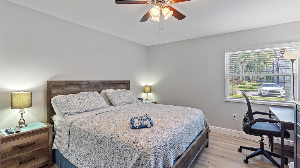 Beneva Brooke Beauty 2 Bedroom Condo by RedAwning view 3