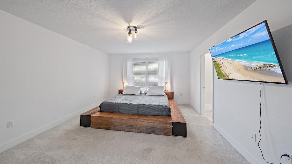 Urban Minimalist Escape 4 Bedroom Home