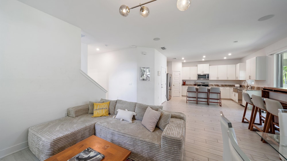 Urban Minimalist Escape 4 Bedroom Home