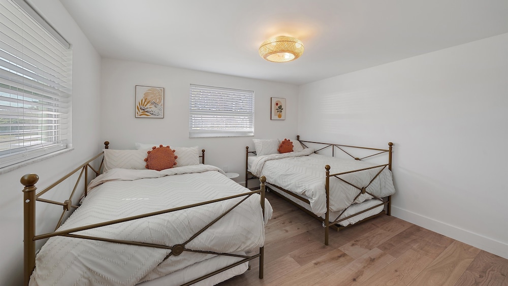 Coastal Cottage 2 Bedroom Home