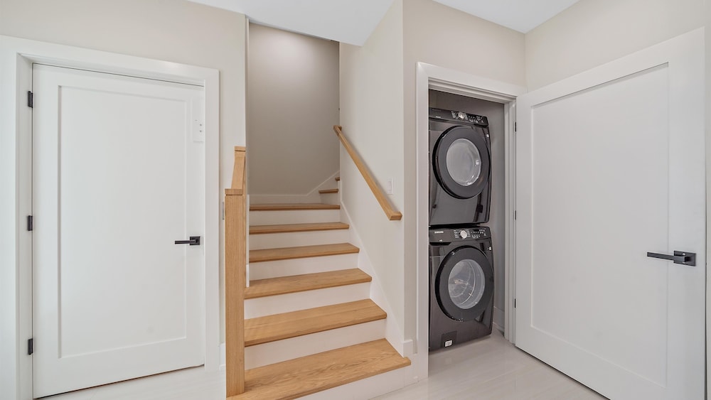 Coastal Moderne 2 Bedroom Townhouse