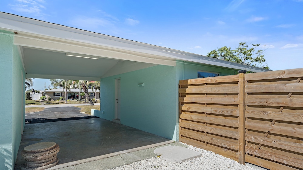 Coastal Cottage 2 Bedroom Home