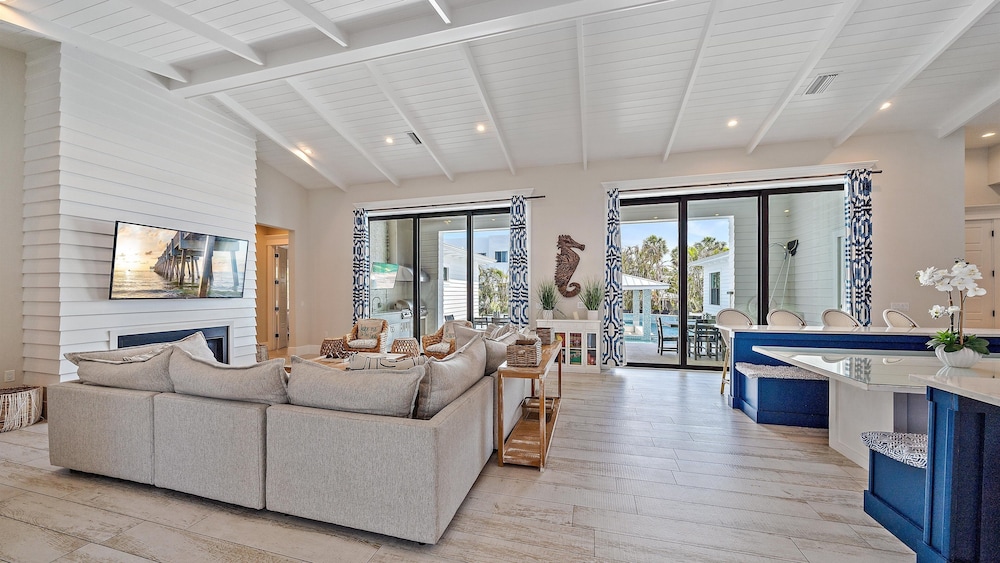 Dream Island 8 Bedroom Home