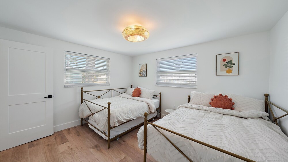 Coastal Cottage 2 Bedroom Home
