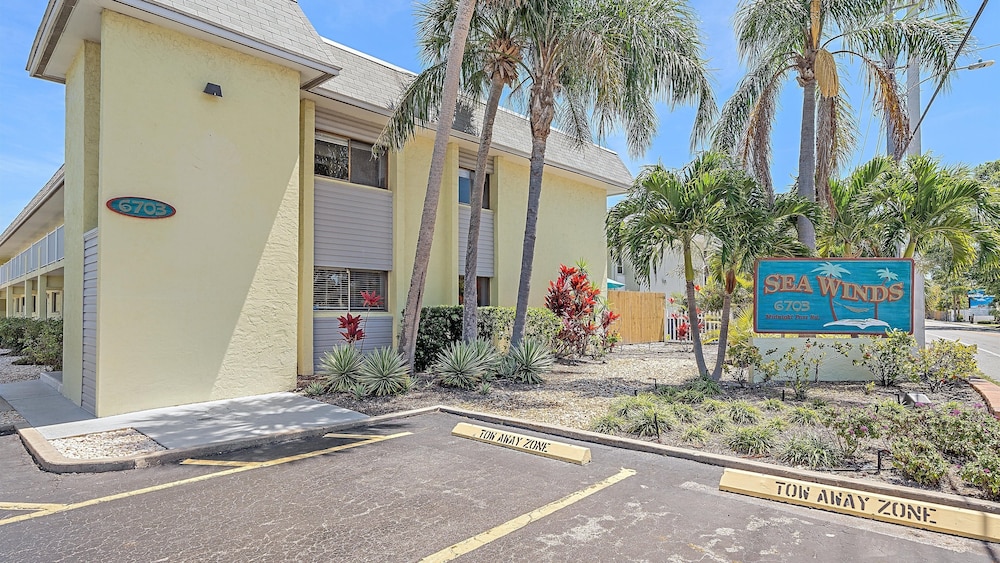 Sea Winds On Siesta 2 Bedroom Condo by RedAwning