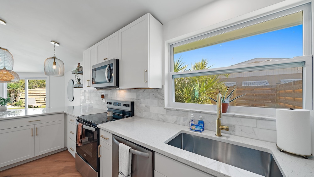 Coastal Cottage 2 Bedroom Home