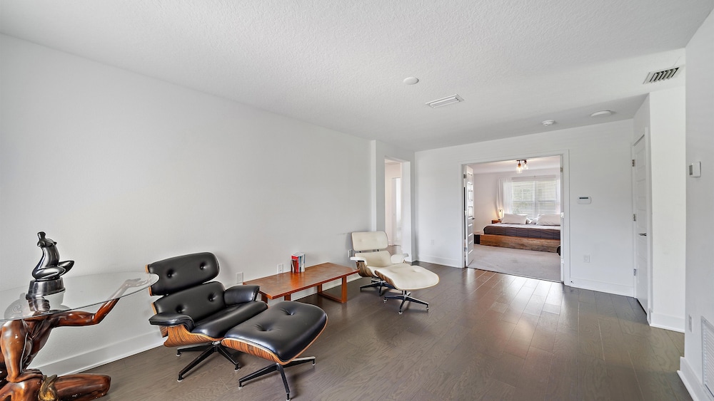 Urban Minimalist Escape 4 Bedroom Home