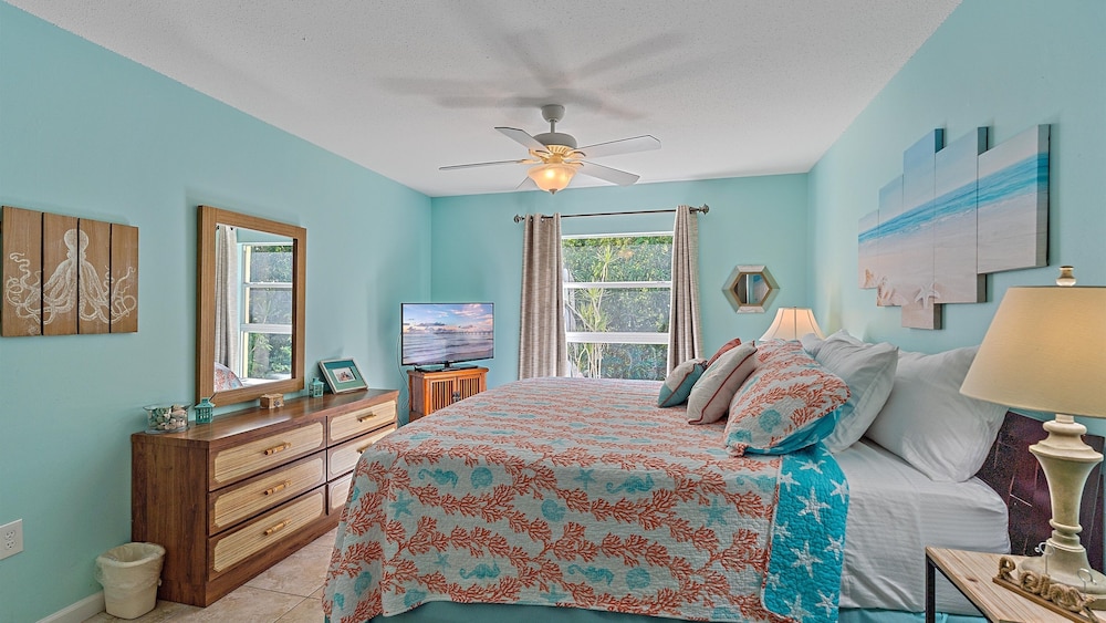 It's A Shore Thing 1 Bedroom Condo by RedAwning view 4