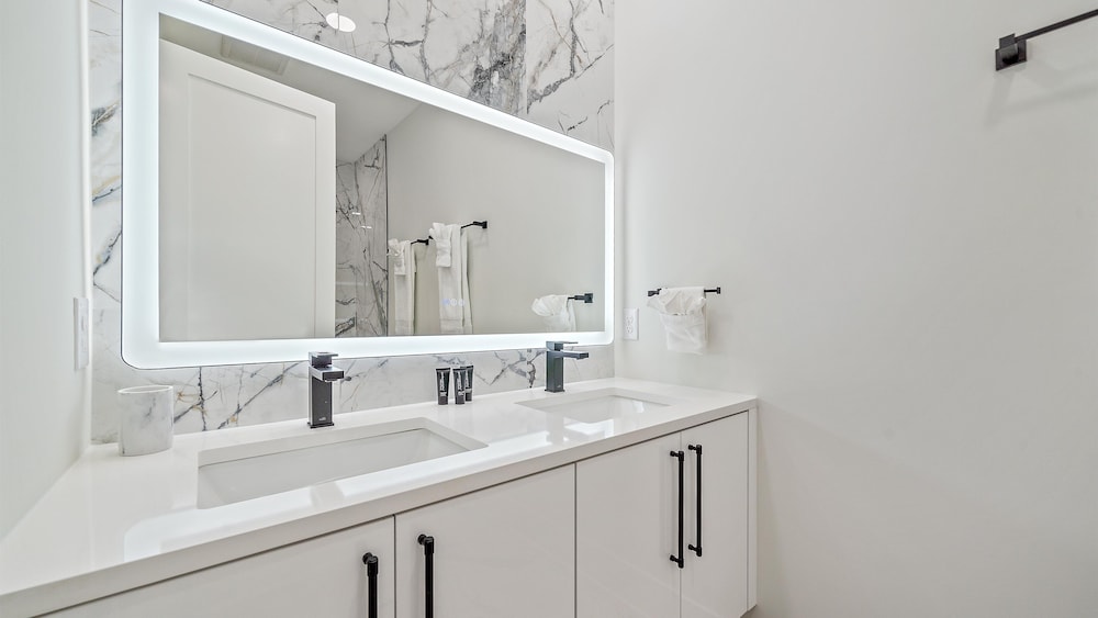 Coastal Moderne 2 Bedroom Townhouse