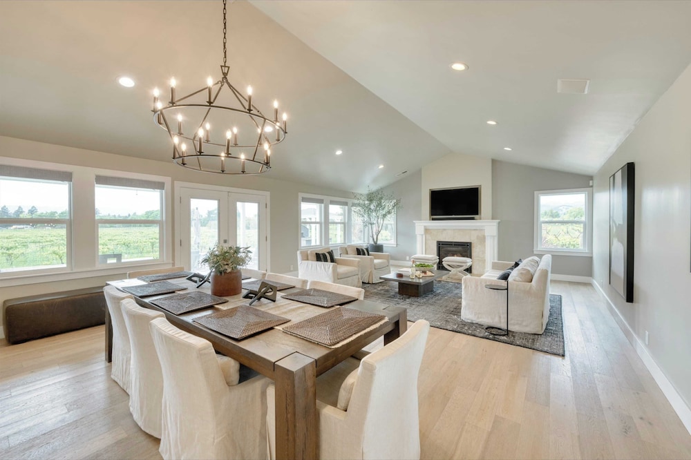 Chic Sonoma Oasis w/ Pool, Bocce, Hot Tub + Minutes to Downtown