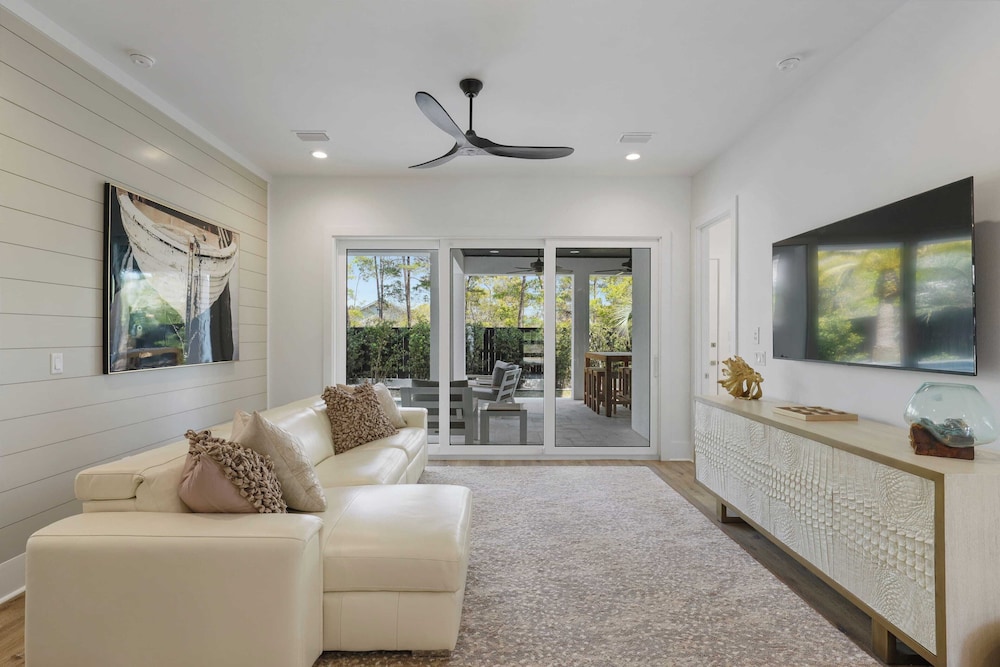 Sleeps 39 2 Luxe Homes w/ Free Golf Cart, Private Pool+spa 3 Blocks to Beach