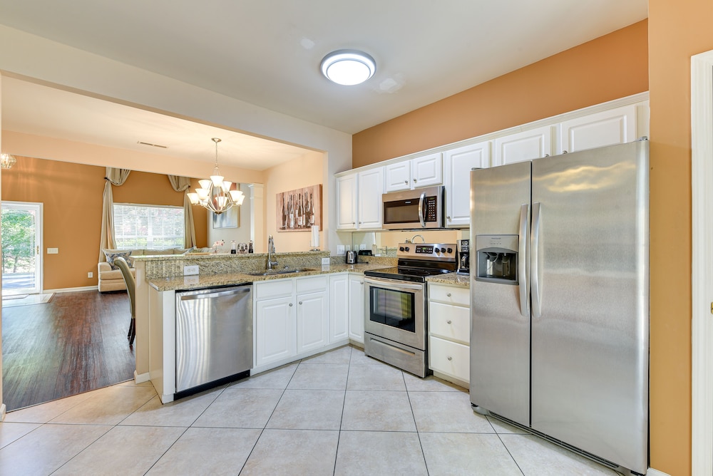 Fort Myers Vacations - Charlotte Townhome w/ Deck: 18 Mi to Downtown! - Property Image 4