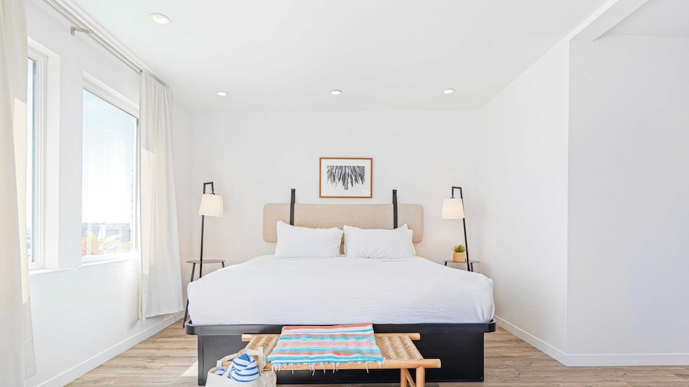2 Coastal Studios at Cayucus Beach Access + Ocean Views
