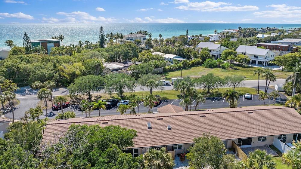 Sunset Sanctuary 2 Bedroom Condo by RedAwning