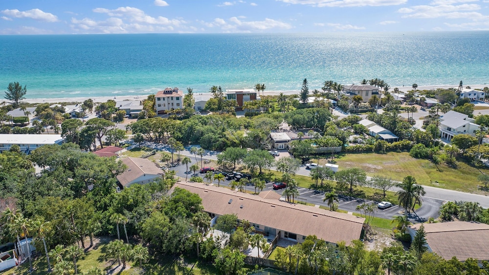 Sunset Sanctuary 2 Bedroom Condo by RedAwning