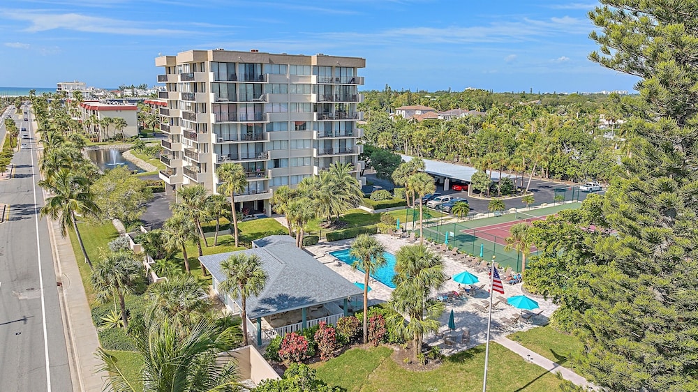 Hotel Hawk's Sea Nest 2 Bedroom Condo by RedAwning - Image 1