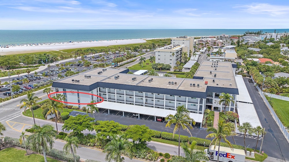 Salty Soldi 2 Bedroom Condo by RedAwning view 5