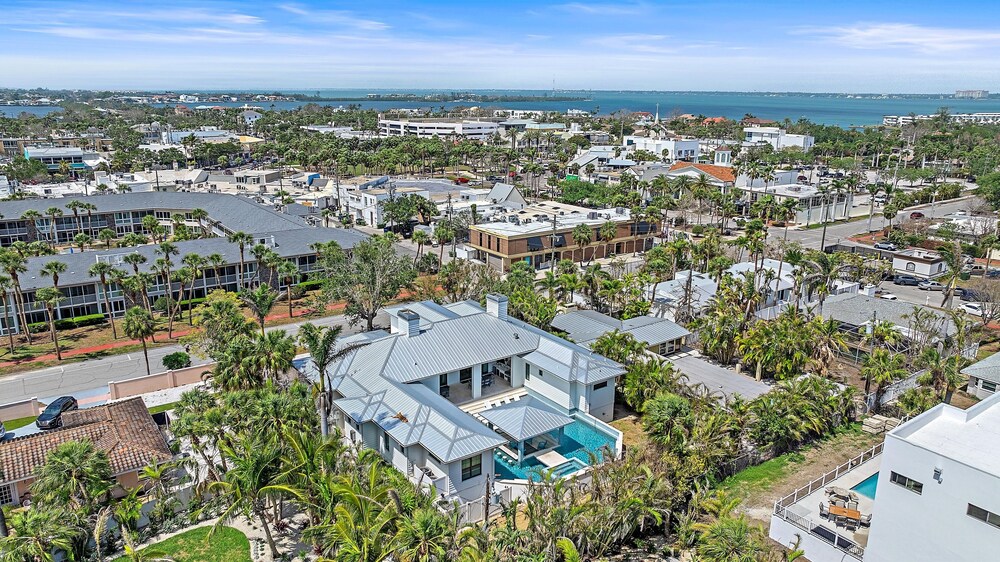 Dream Island 8 Bedroom Home