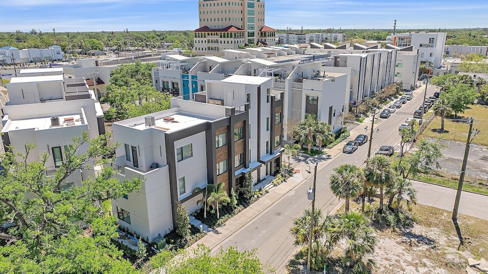 Uptown Oasis 3 Bedroom Townhouse
