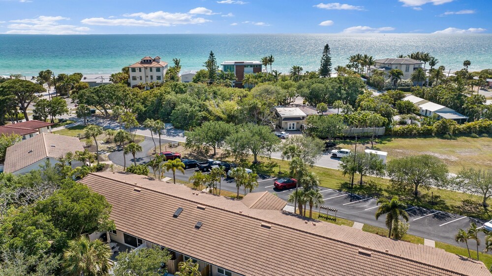 Sunset Sanctuary 2 Bedroom Condo by RedAwning