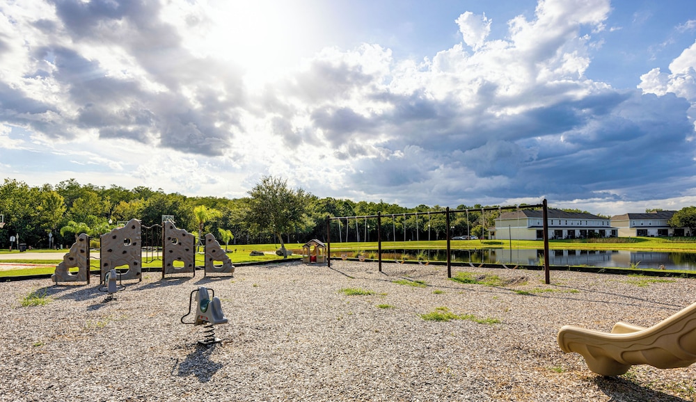 Resort Retreat w/ Outdoor Oasis: 13 Mi to Disney!