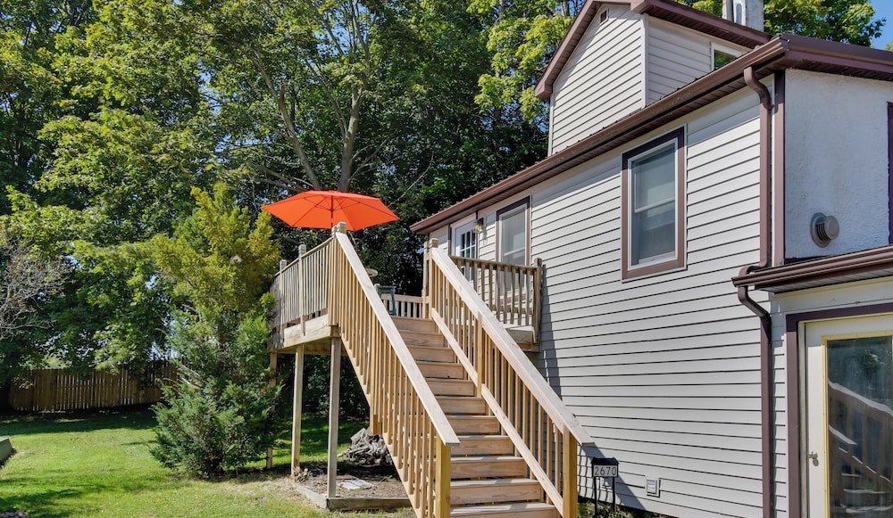 Riverfront Couple's Retreat, 3 Mi to Seneca Lake!