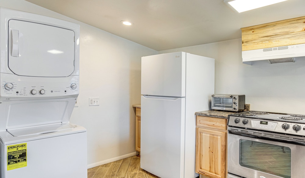 1 Mi to Tennyson St Shops & Eats: Laid-back Apt