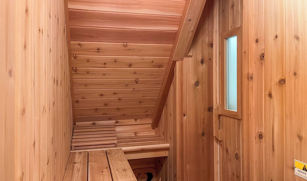 Cozy Log Cabin Near Mt Snow: Views, Modern Comfort