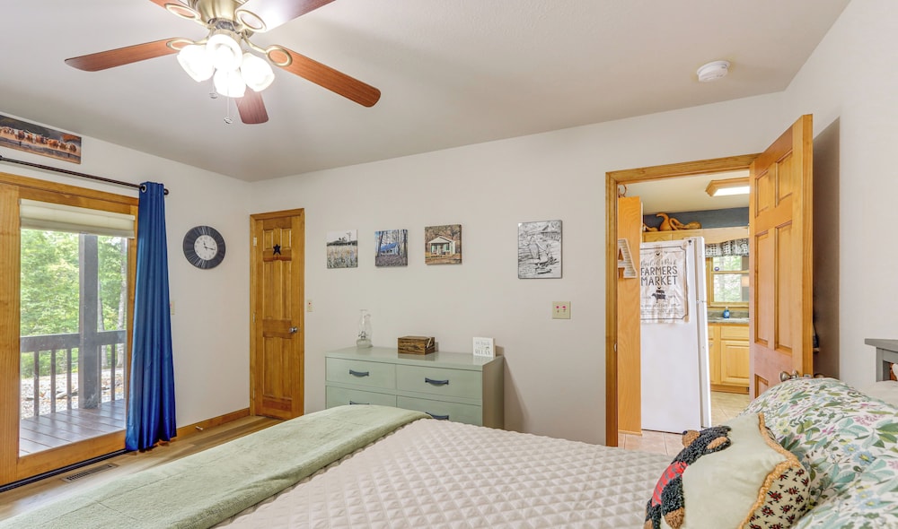 Year-round Mtn View: Pet-friendly Murphy Retreat