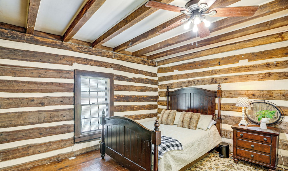 6 Mi to Scottsboro: Apt w/ Furnished Porch